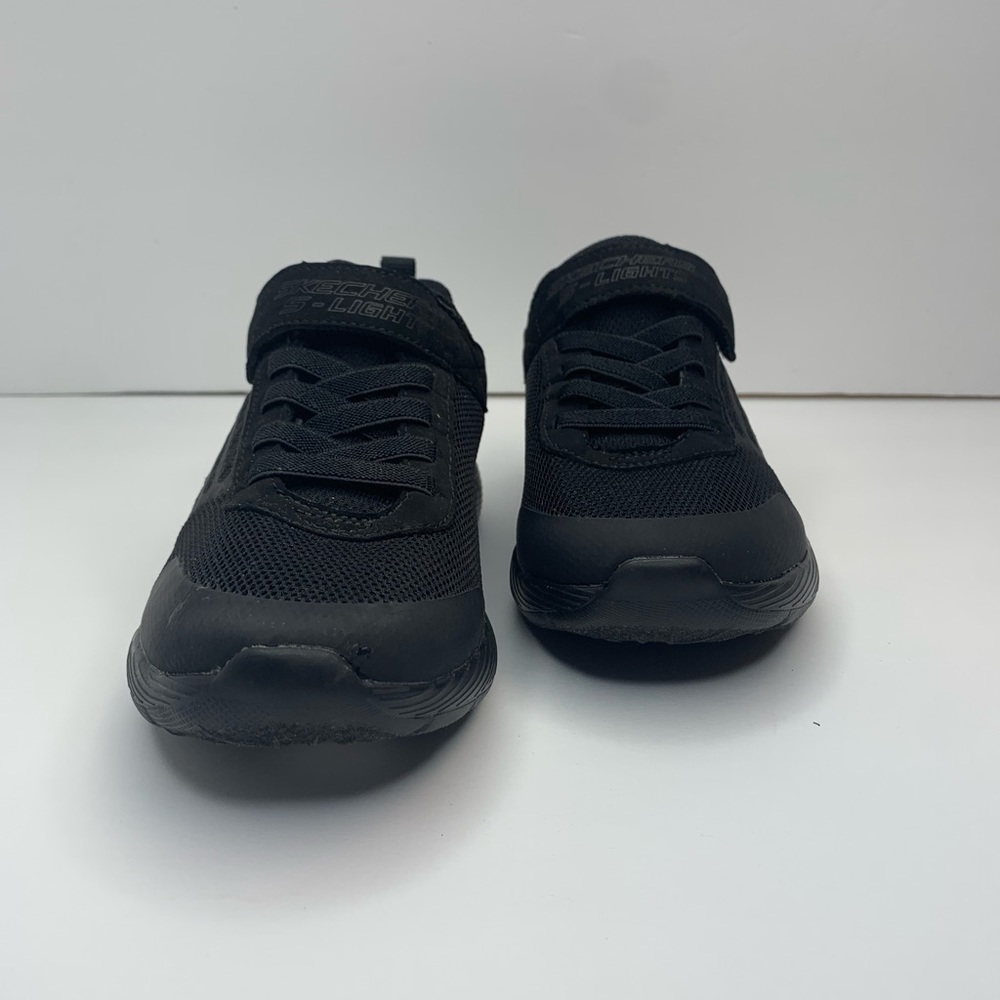 Skechers Shoes Size 2 With lights, Boys Black